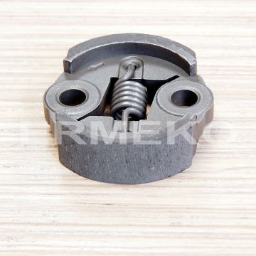Ambreiaj centrifugal pentru motocoase cu capacitatea cilidrica de cca. 26cc